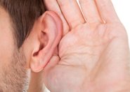 Problemy ze słuchem zwiększają ryzyko upadków