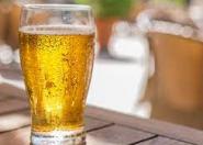 Ile dokładnie bąbelków jest w szklance piwa ?
